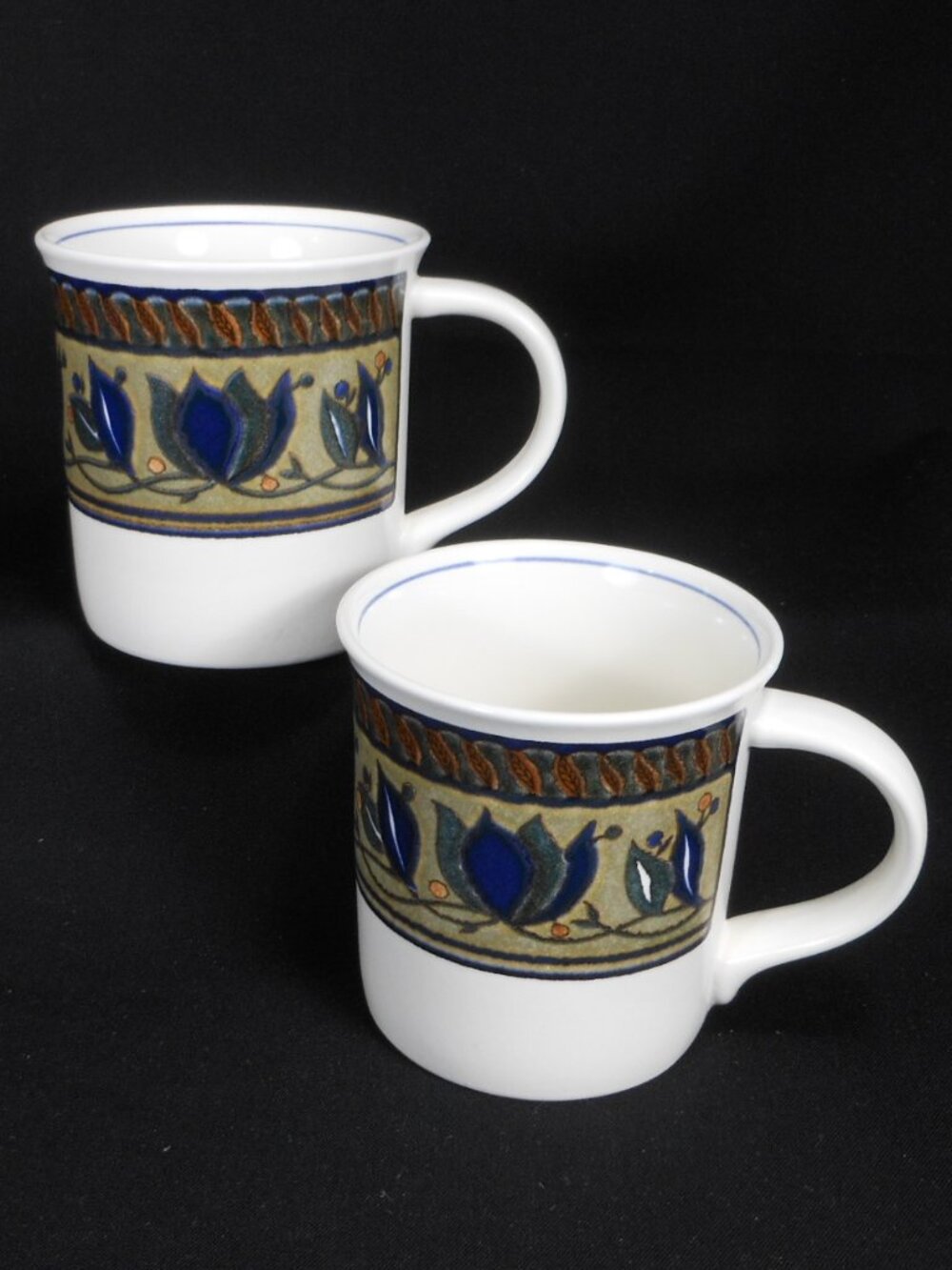 2 coffee mugs. Mikasa Intaglio CAC01 ARABELIA